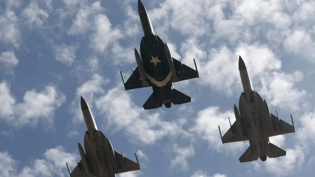 Pakistan Air Strike against TTP many killed news in hindi