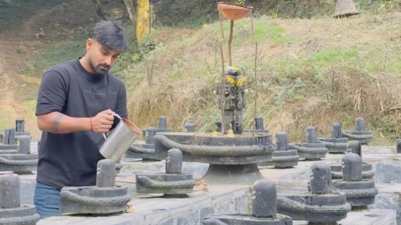 Bangladeshi Cricketer Litton Das seen worshipping Lord Shiva on Maha Shivratri during Champions Trophy