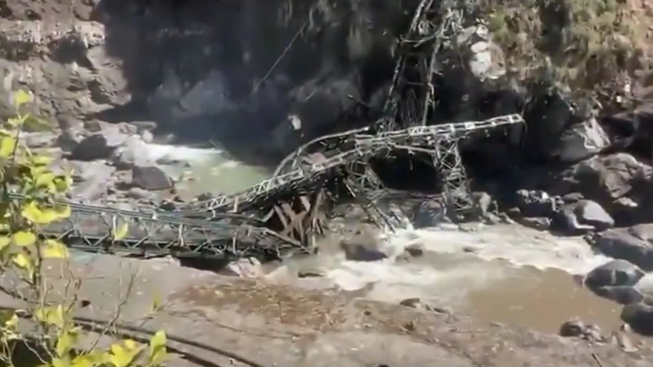 Alaknanda river bridge collapses