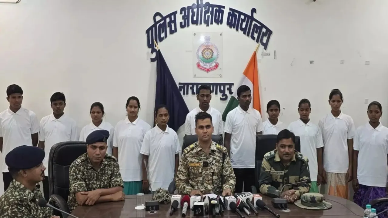 Narayanpur Naxalites surrender