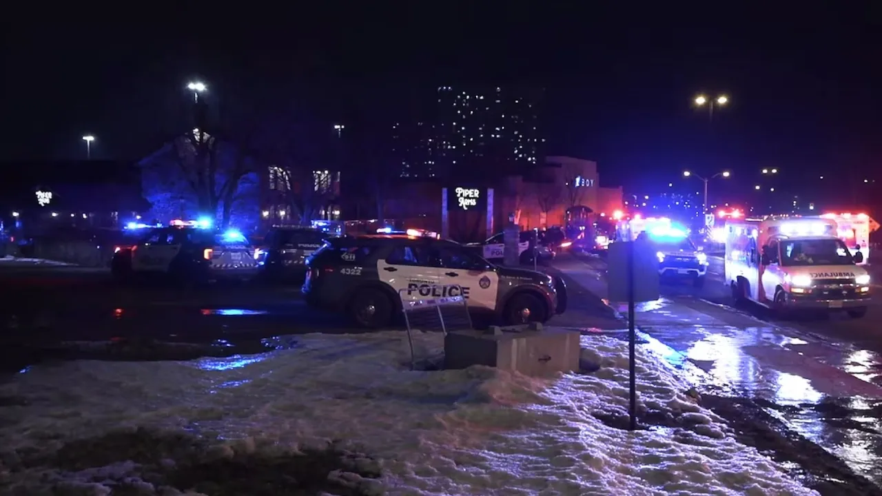 Firing in Toronto of Canada at night updates in hindi