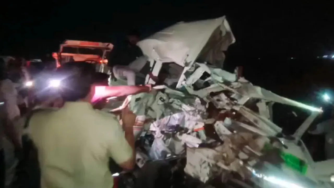 Dhar road accident