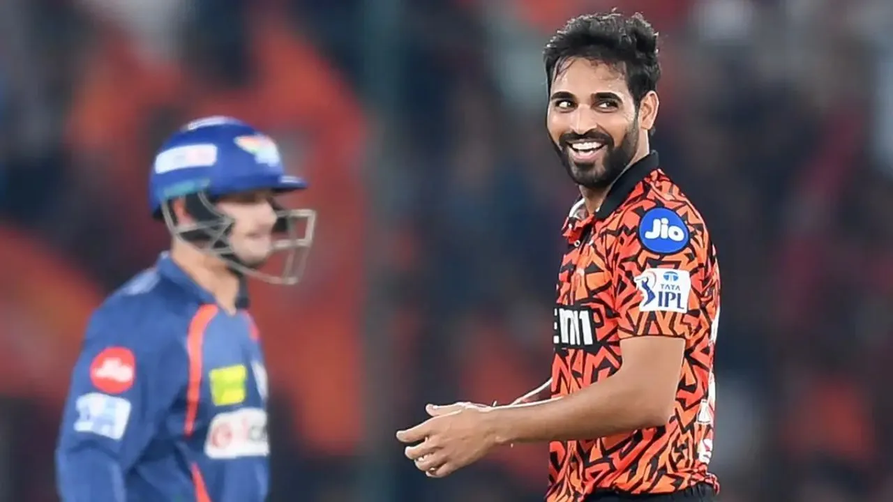 Bhuvneshwar Kumar Sunil Narine and R Ashwin can complete 200 IPL wickets in IPL 2025 are part of RCB KKR and CSK 