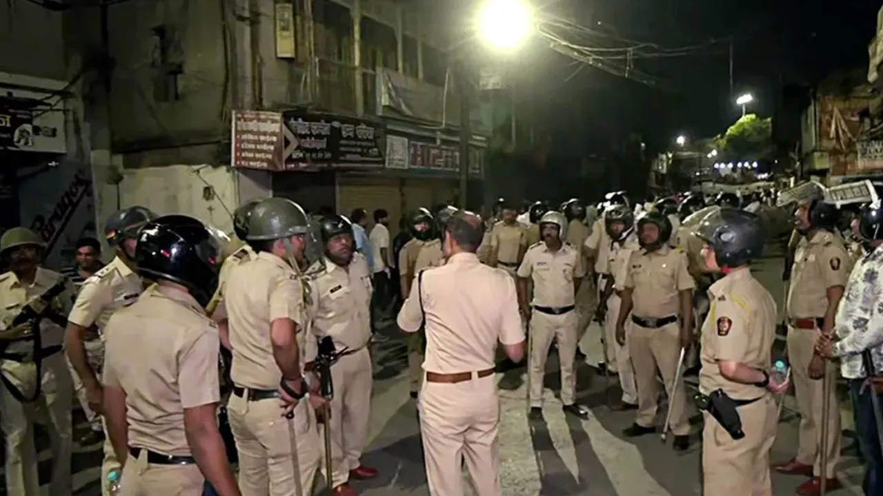 Nagpur Violence Physical Assault with lady Police women