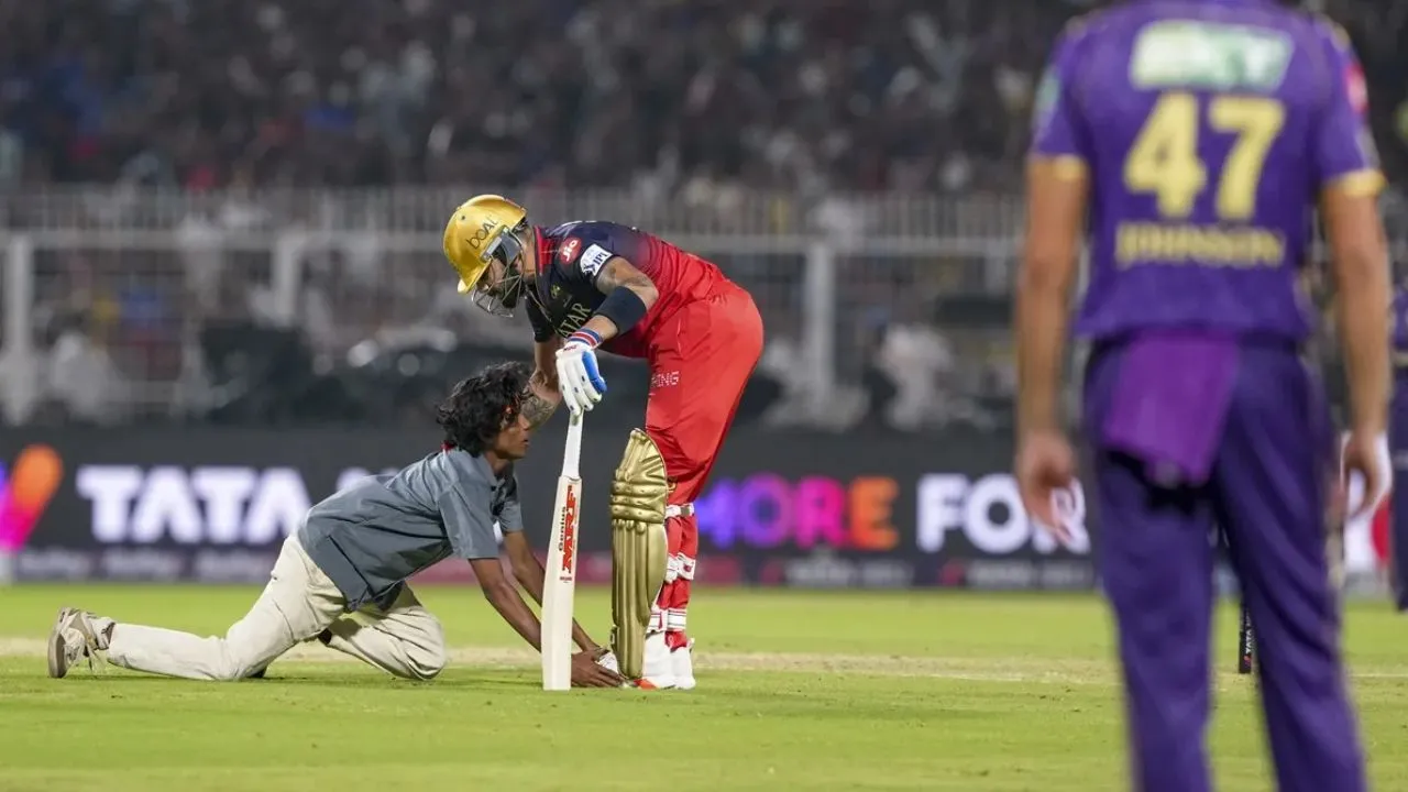 virat kohli fan got arrested who breach seurity during kkr vs rcb match in IPL 2025 