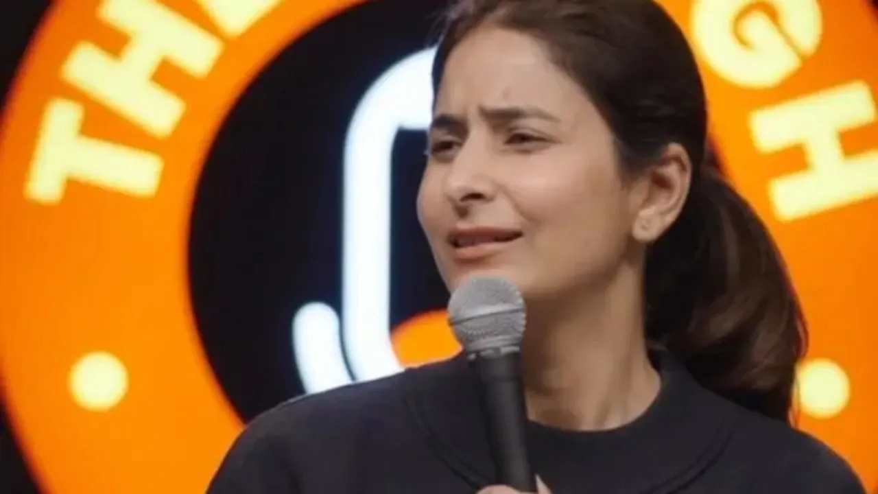 Now swati sachdeva Stand Up Comedian crossed all limits she crack vulgar joke about mother.......