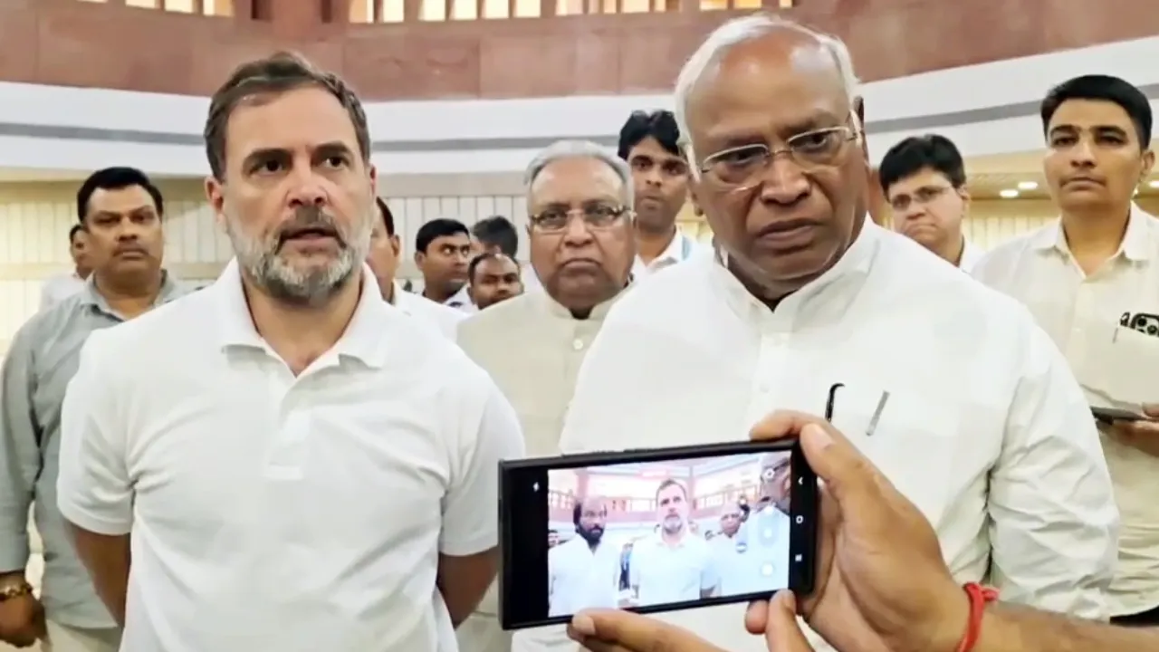 Rahul Gandhi Kashmir Visit RSS Nation protest hindu saints on Jantar Mantar