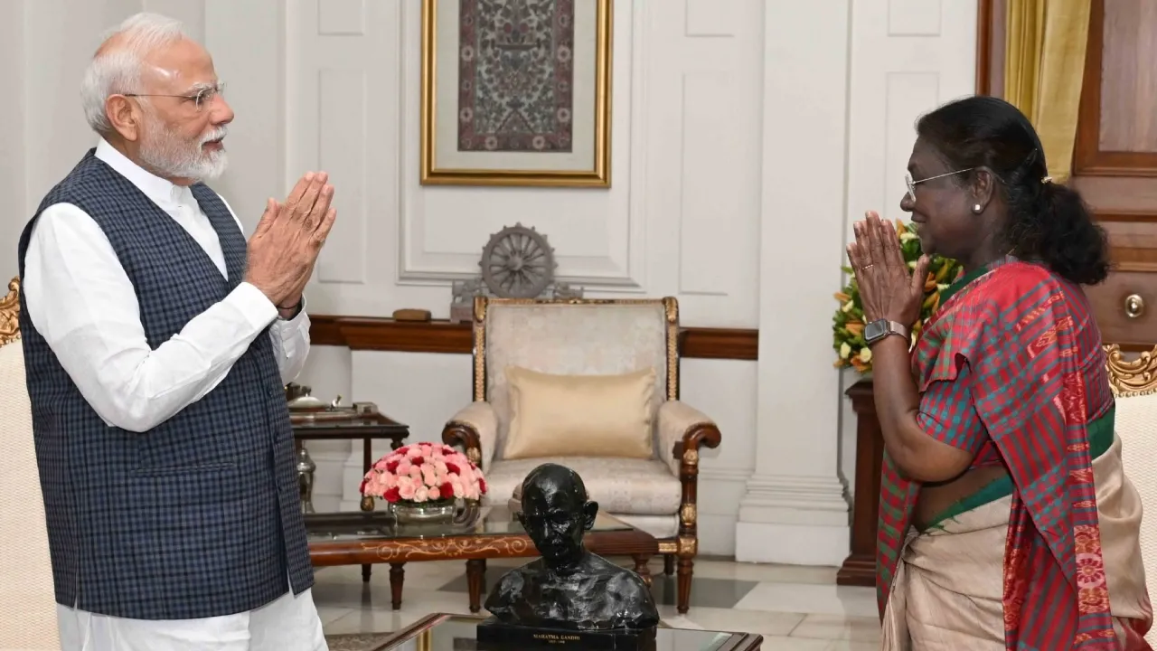PM Modi Meets President Droupadi Murmu Operation Sindoor