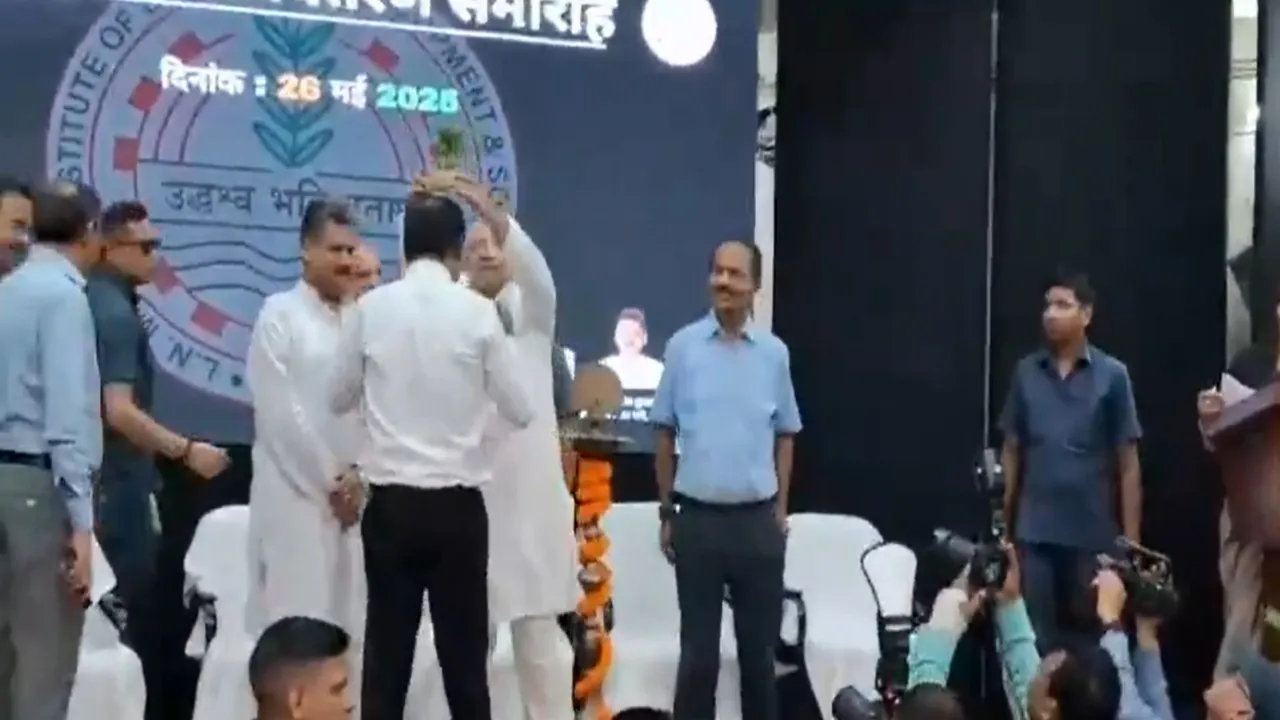 Patna flower pot placed head Additional Chief Secretary
