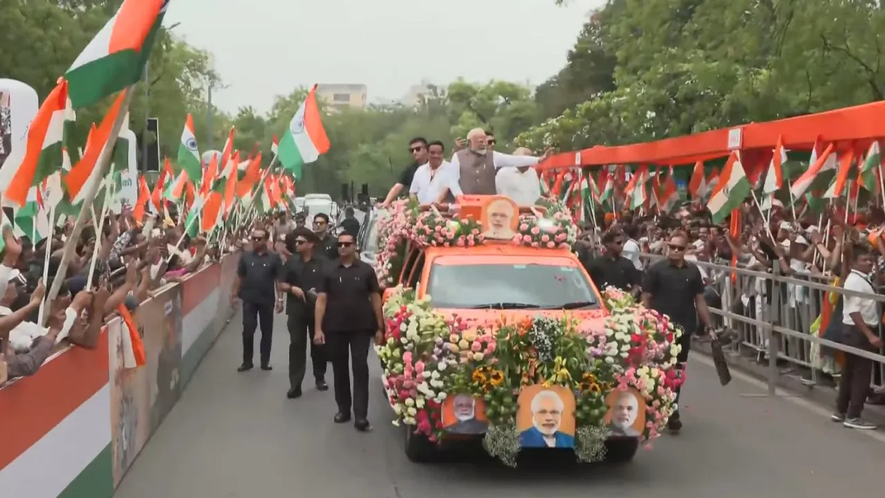 pm modi in gandhinagar