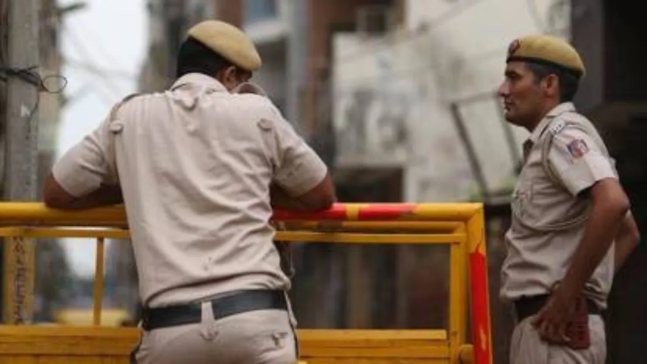 Delhi bangladeshi arrested