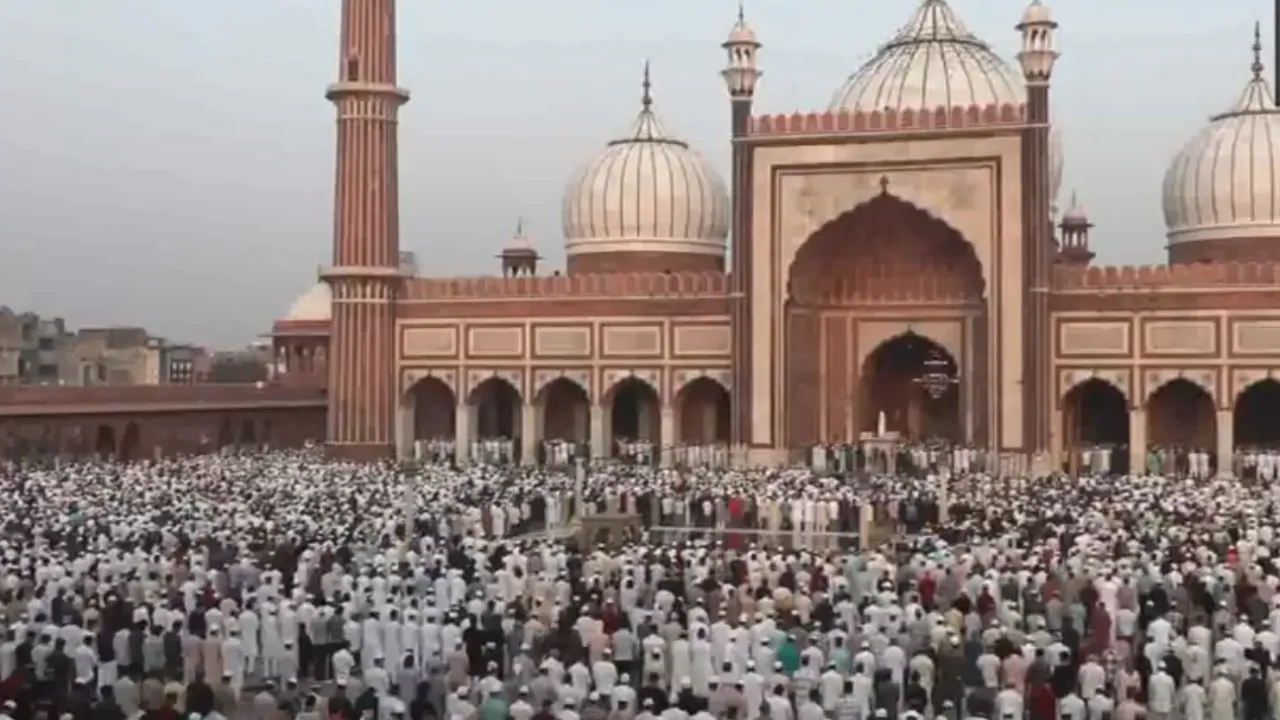 Namaz offers on Jama Masjid on Eid ul Adha