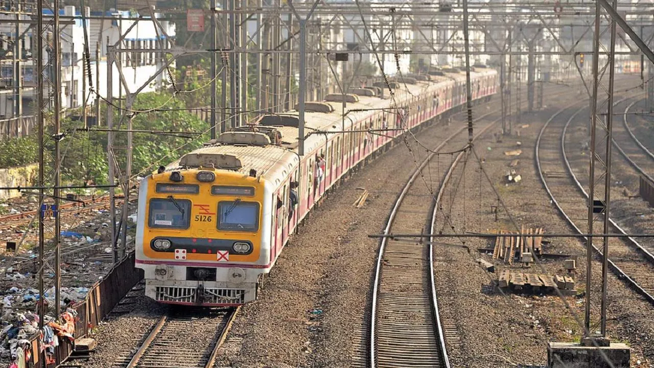 Mumbai Local Train autometic door