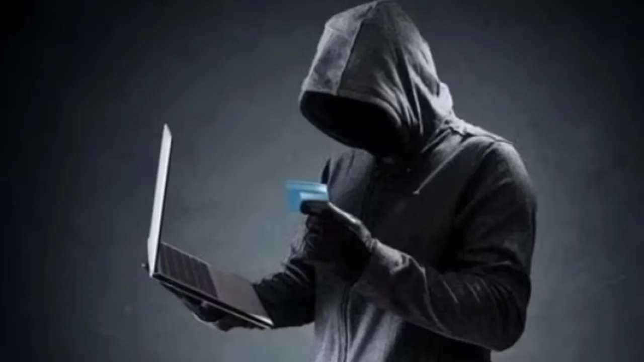 Mumbai cyber fraud in the name of pak spy