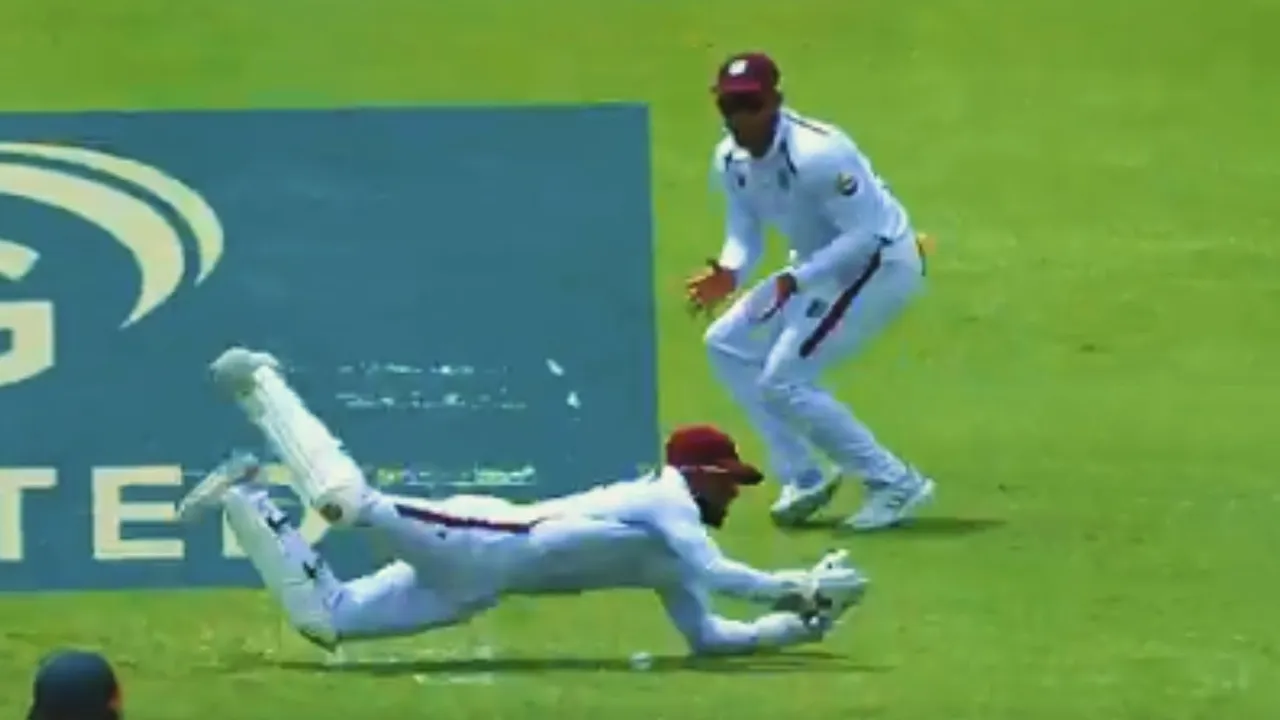 Shai Hope took a stunning catch to dismiss travis head