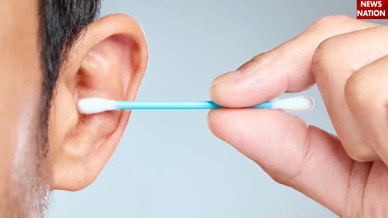 Earbuds for ear cleaning
