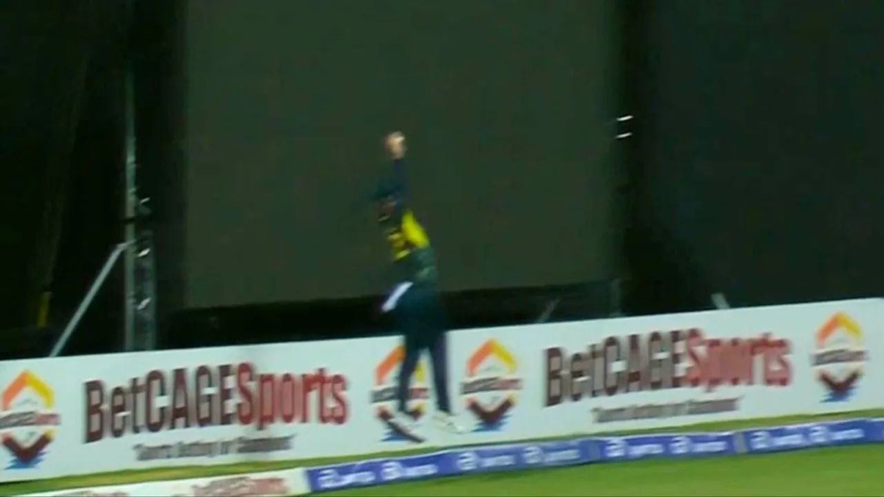 Glenn Maxwell put a stunning effort on the ropes to take nearly an impossible catch