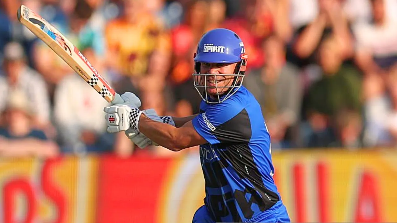 David Warner played an explosive innings of 70 unbeaten in the hundred league
