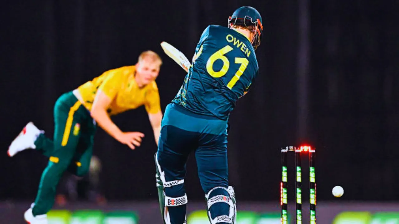 Bizarre incident in AUS vs SA 2nd t20 ball hit owens stumps yet he remained not out