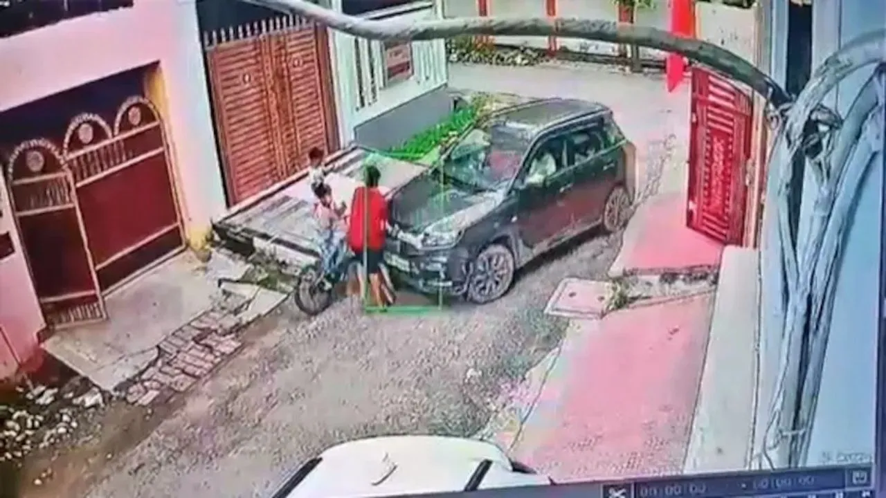 Car thrashed children in Lucknow
