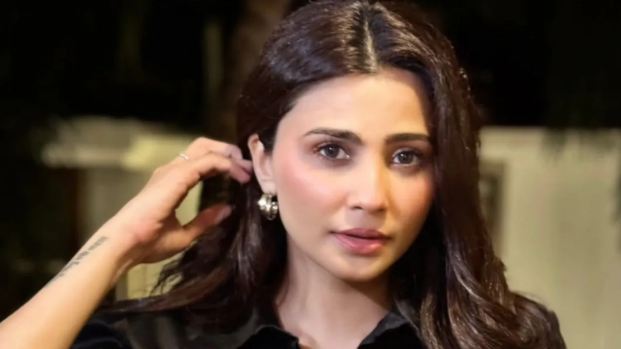 Daisy Shah said Fruit salad was made on heroine navel thing about Kannada industry