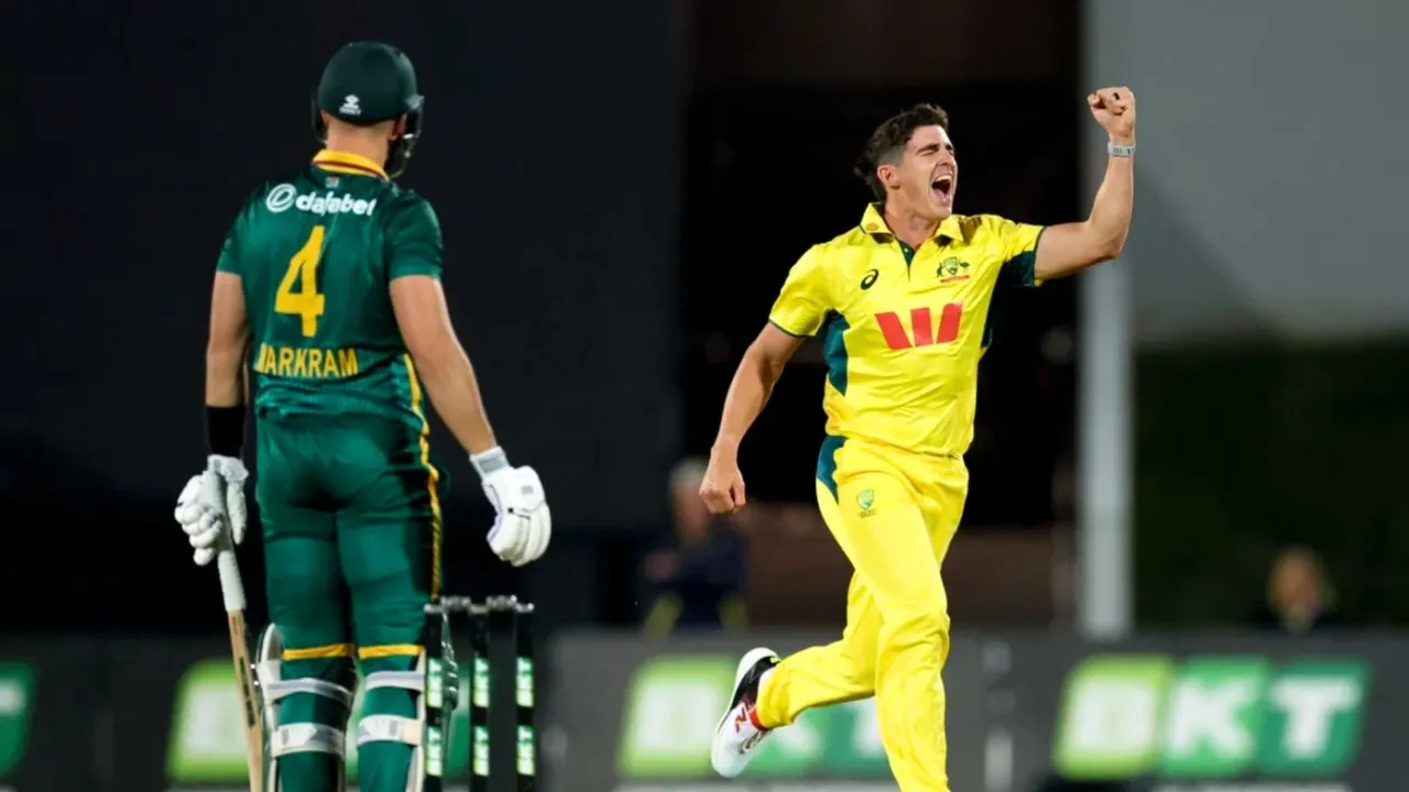 South Africa lost 4 wickets for 50 runs against Australia in the 3rd odi chasing 432