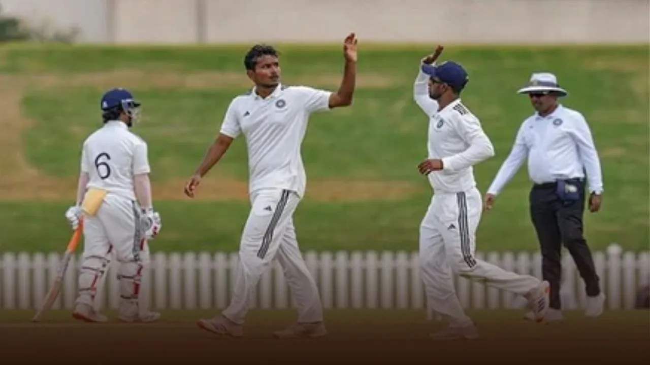 who is manishi who took 6 wickets in an inning duleep trophy 2025