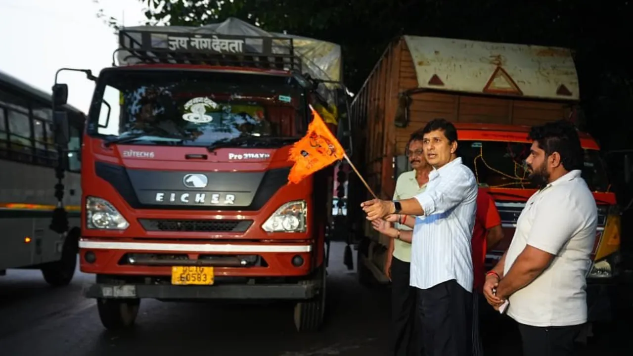 Saurabh Bhardwaj moves for Punjab with relief material for flood affected Punjab