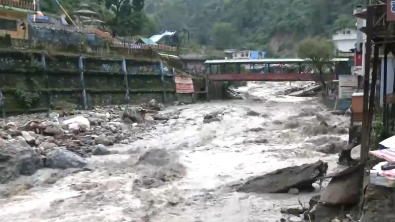 Uttarakhand Weather Update Orange alert in many Districts today news in hindi