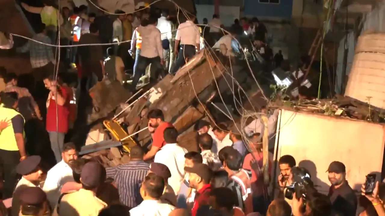 Indore building Collapsed 2 killed many Injured News in hindi