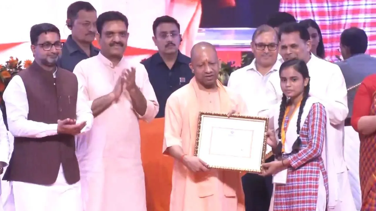 CM Yogi transfers Rs 89.96 Crore to 3.96 Lakh students