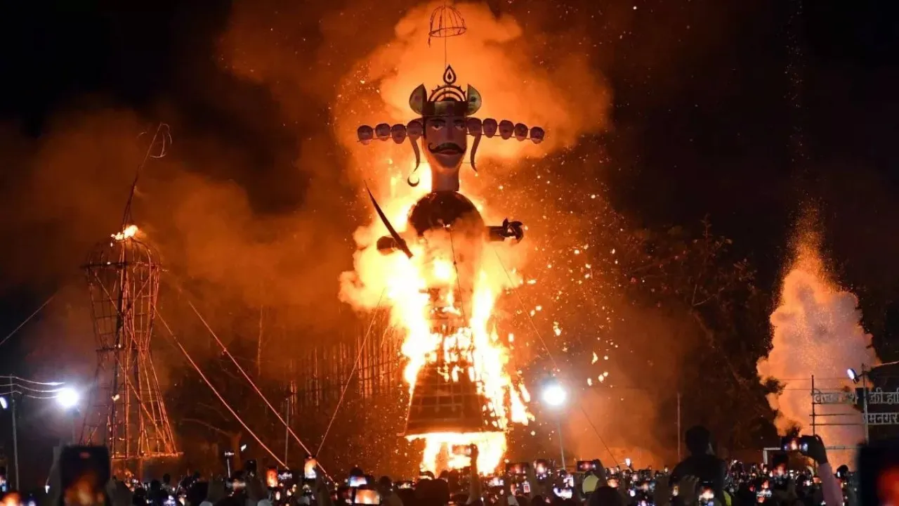 Dussehra 2025 Raavan to Kahaani These films depict burning of Ravana