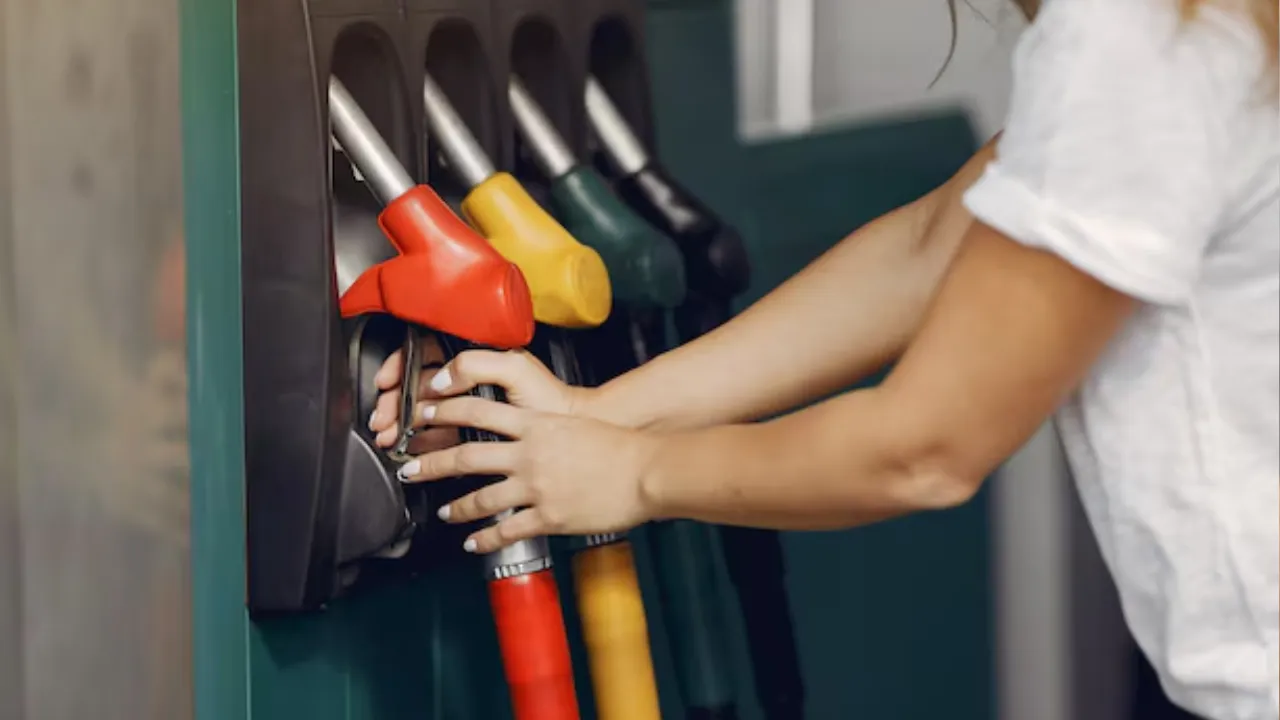 Pakistan Govt raised Petrol Price upto 4 rupees