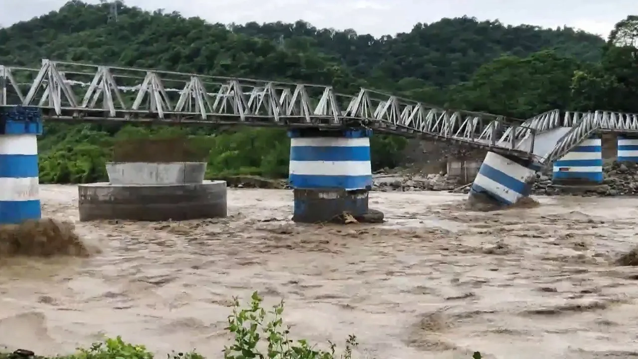 West Bengal Bridger Collapsise