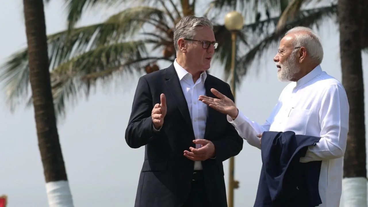 PM Modi meets Keir Starmer at Maharashtra Raj Bhawan