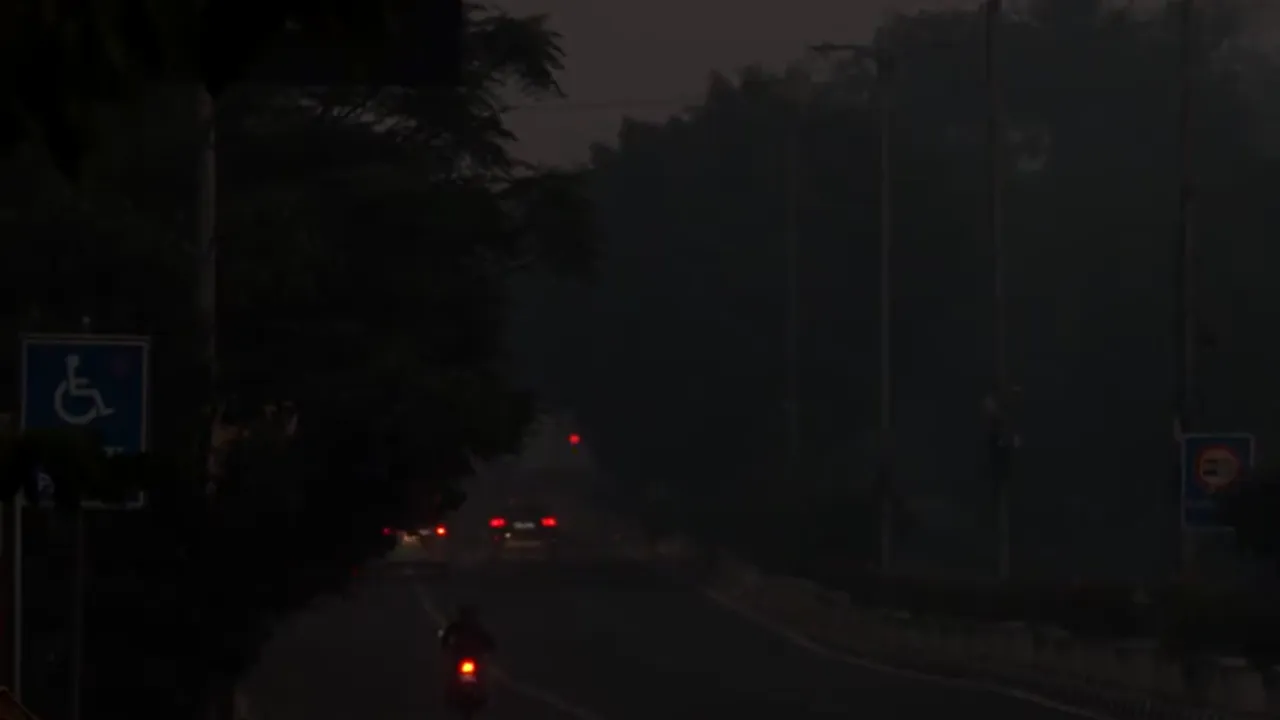 Delhi Pollution air become Poisonous know AQI of your area