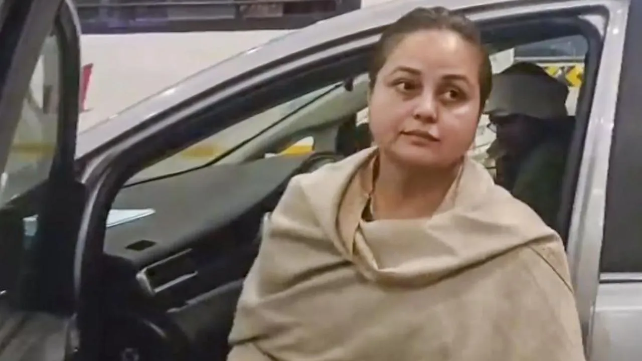 Tej Pratap Yadav Reacts on Rohini Acharya Case Sanjay Yadav Tejashvi Yadav Rameez khan