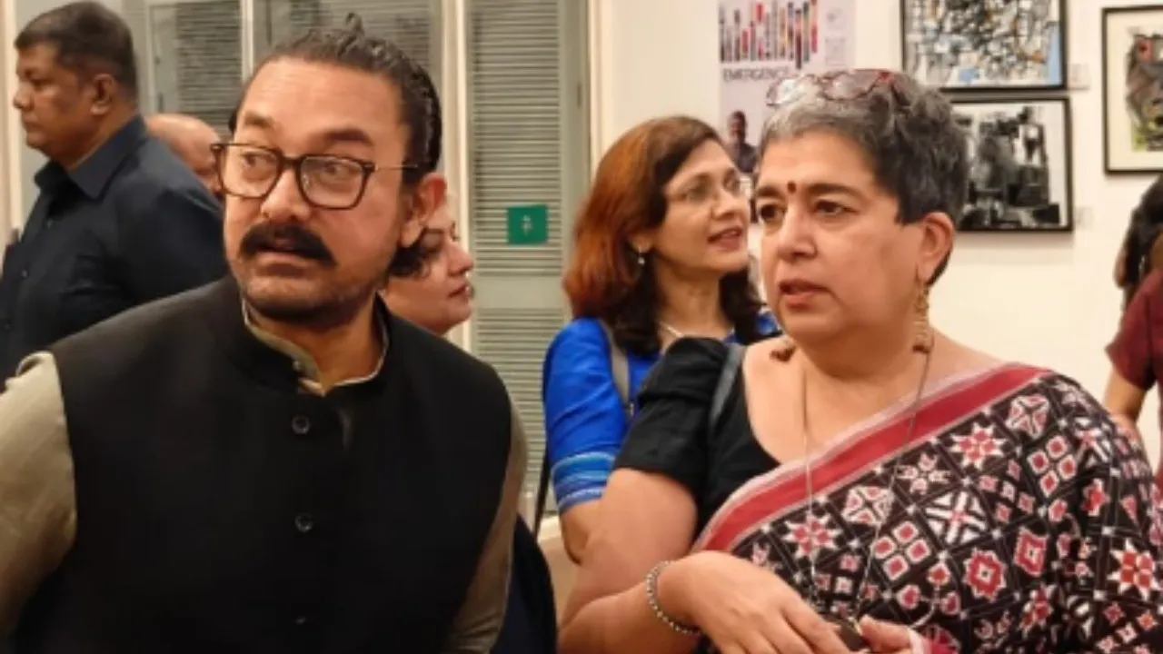 Amir khan gave surprise to ex wife visit her art exhibition reena dutta shares photo
