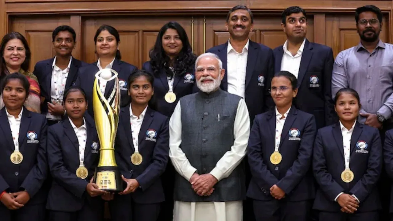pm narendra modi meet with t20 world cup 2025 winner womens blind cricket team