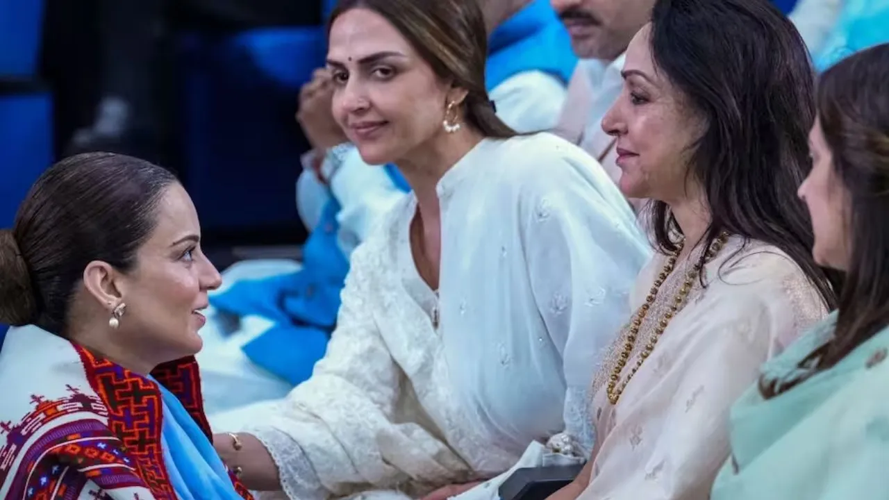 Dharmendra Prayer Meet (1)