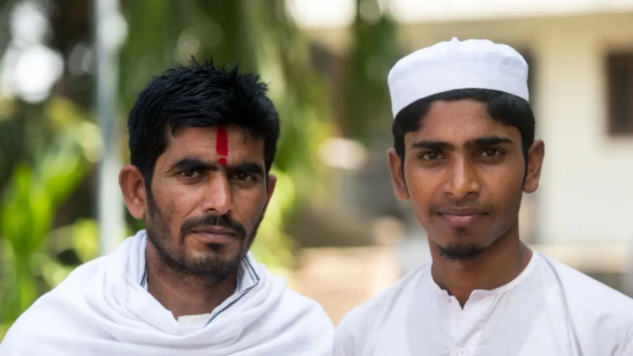 Hindu person and Muslim person