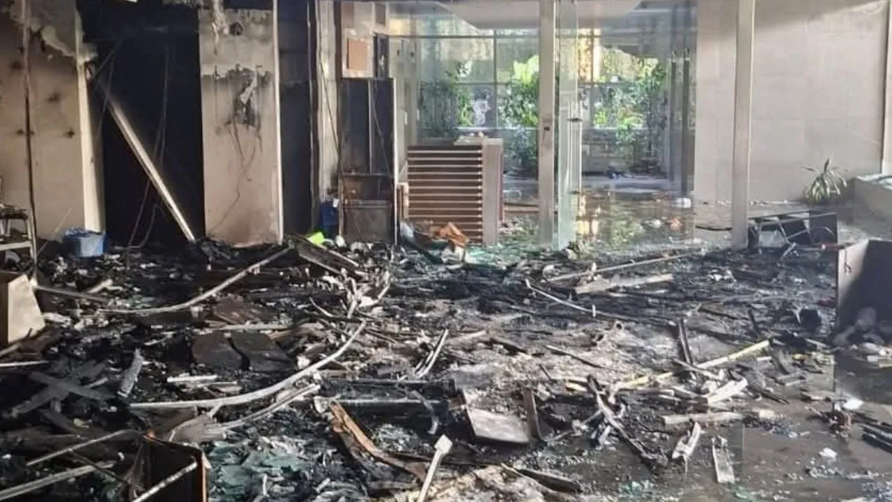 Stones Pelting in Indian Assistant HC House in Bangladesh over Usman Hadi Death