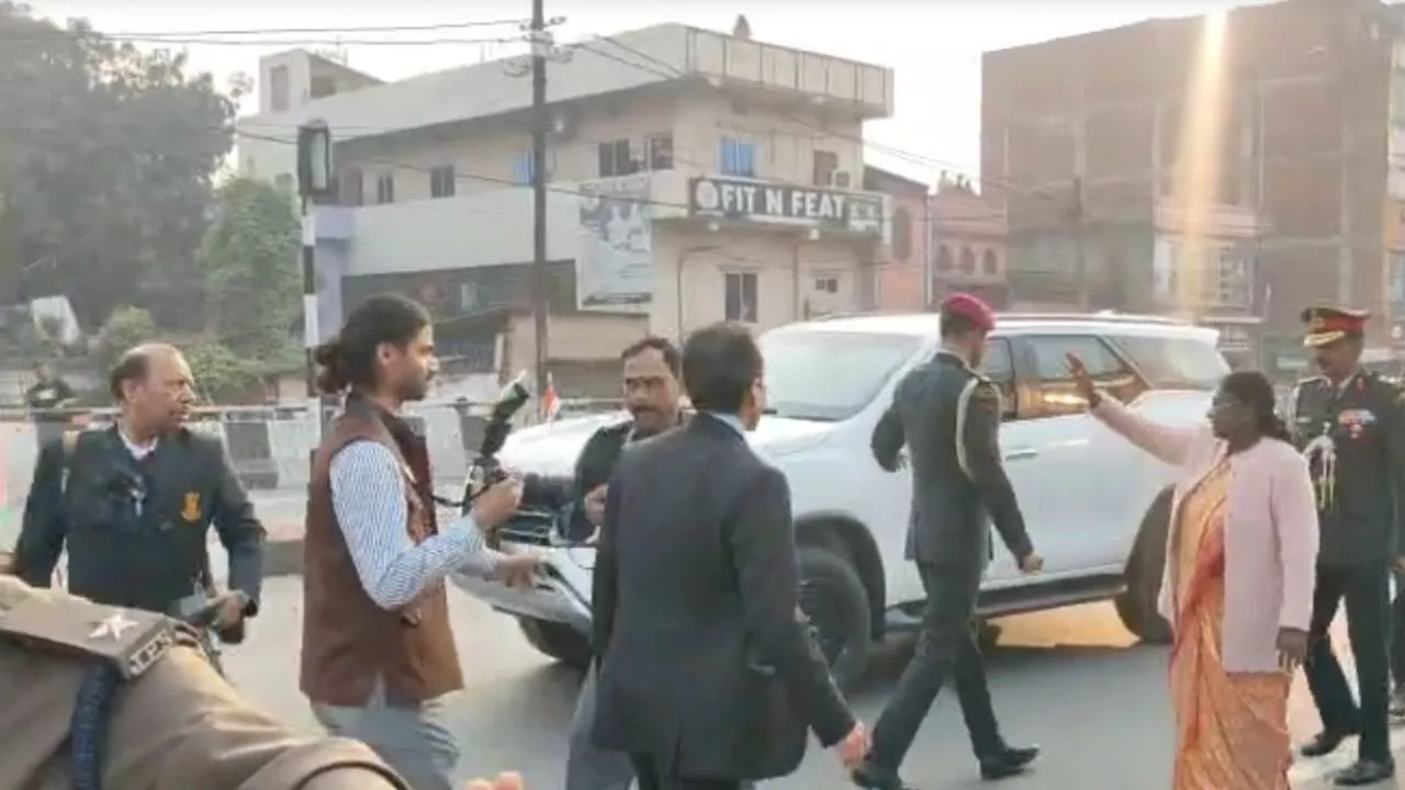 President Murmu Breaks Protocol to meet Children during Jharkhand Visit