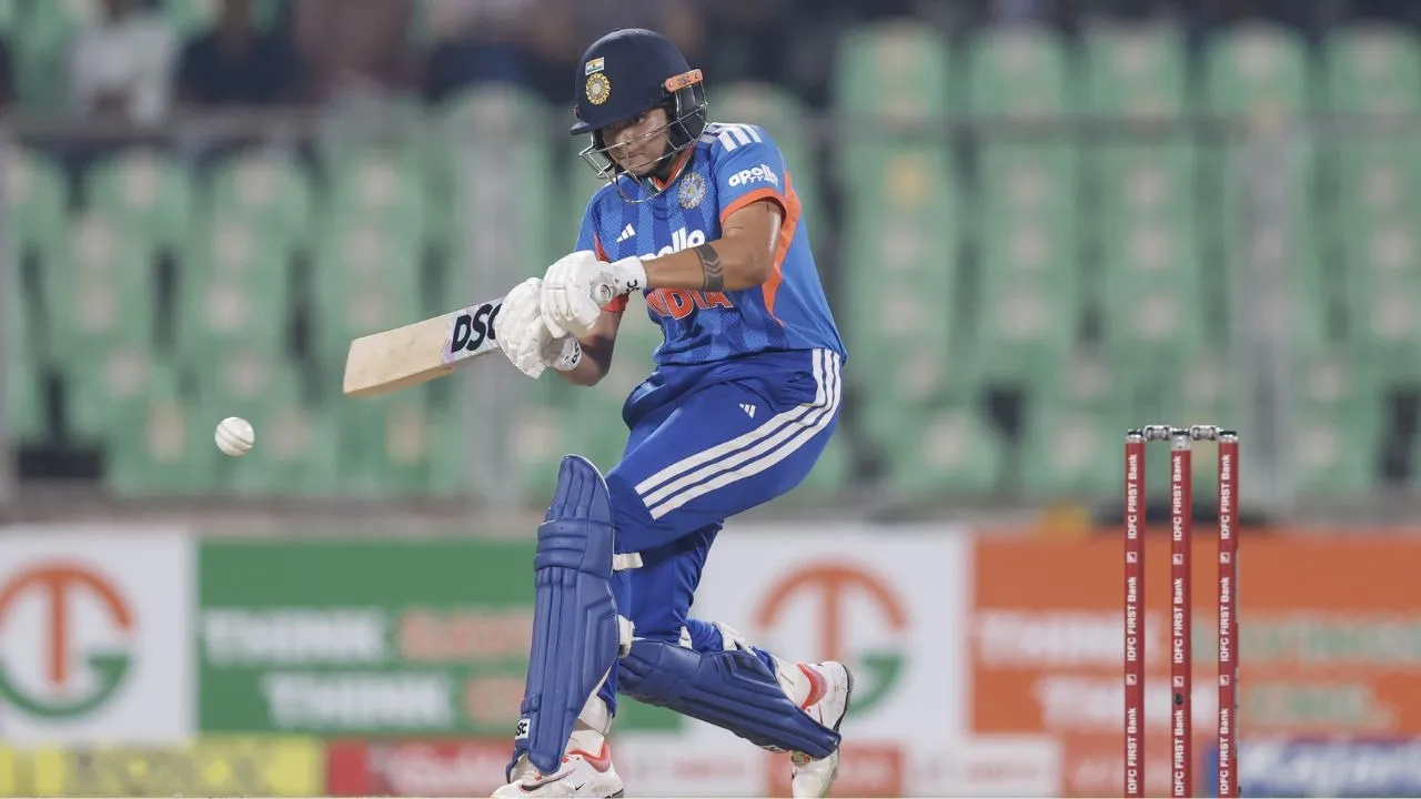 IND W vs SLW team india had poor start losing 3 wickets for 41 runs during fifth t20i