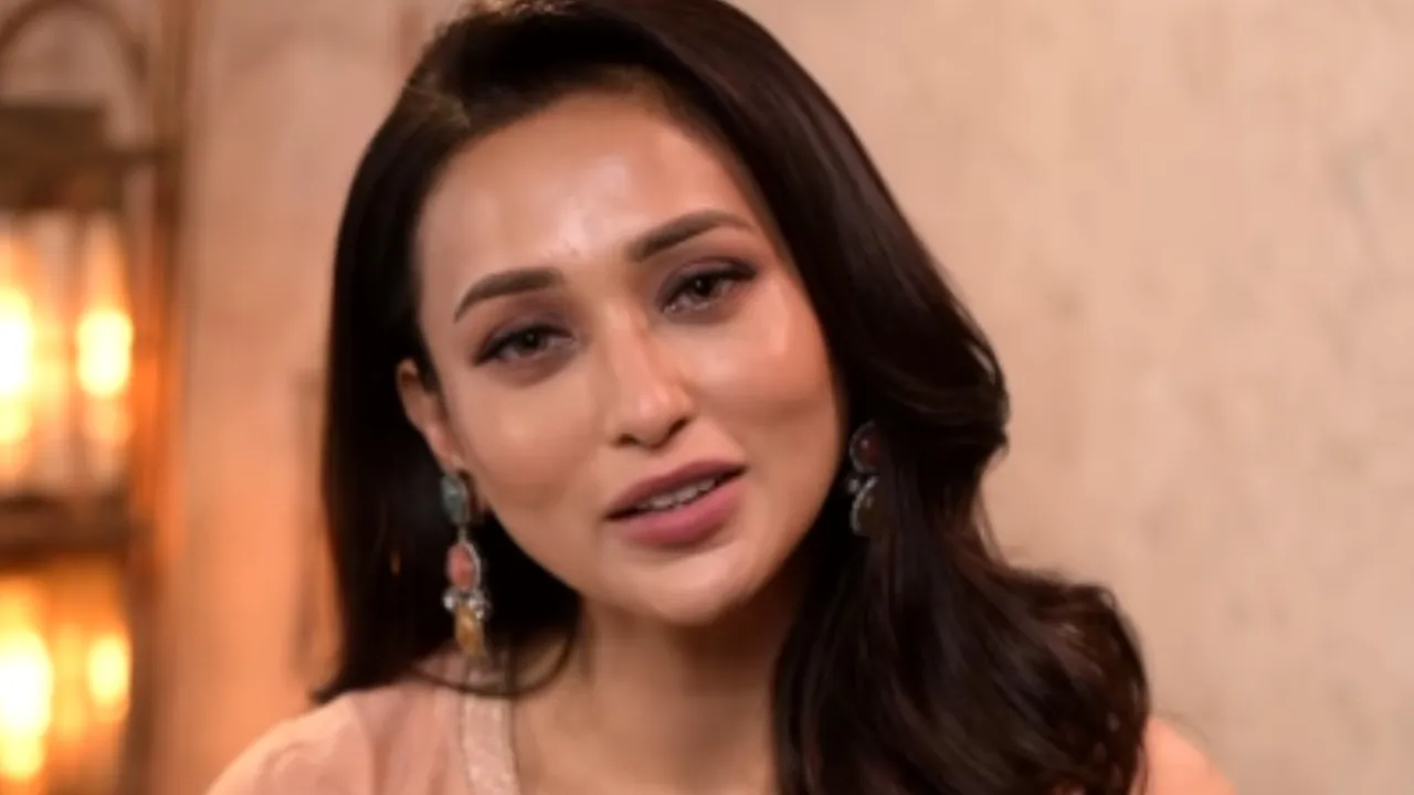 Mimi Chakraborty Get Harassed in live show know who she is (1)