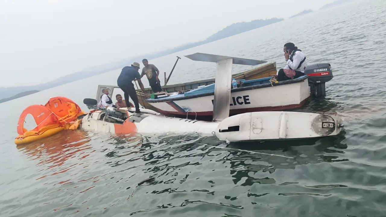 Helicopter crash in Sea