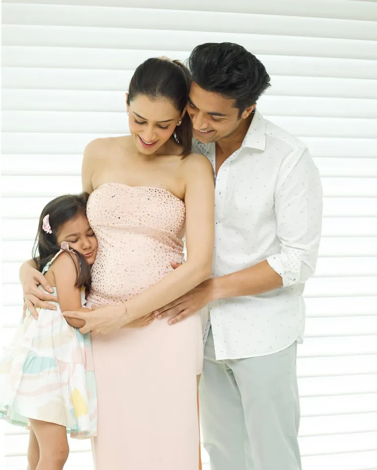 pregnant actress