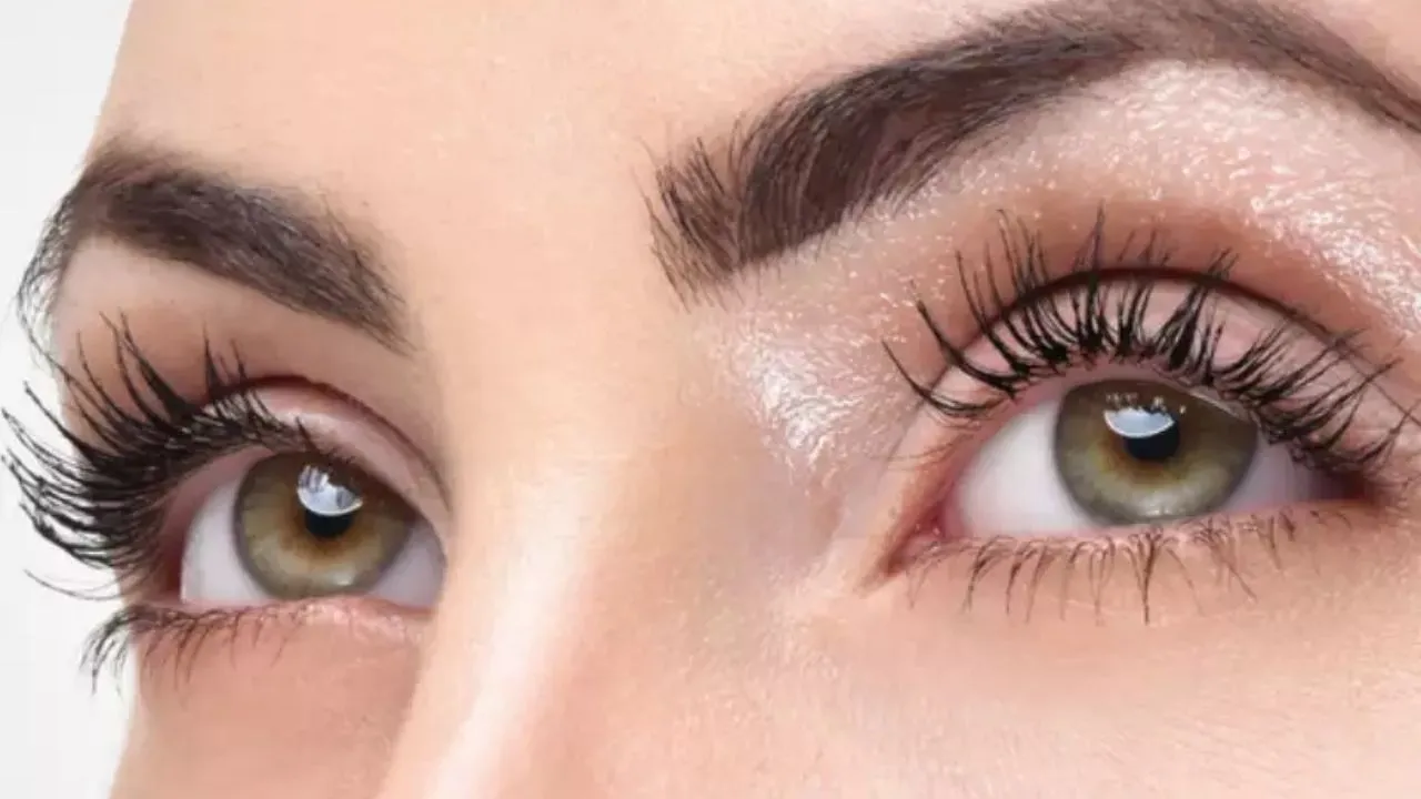 eyelashes