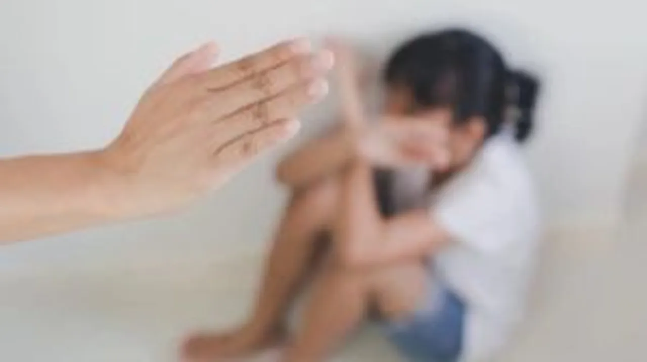 father beat his daughter