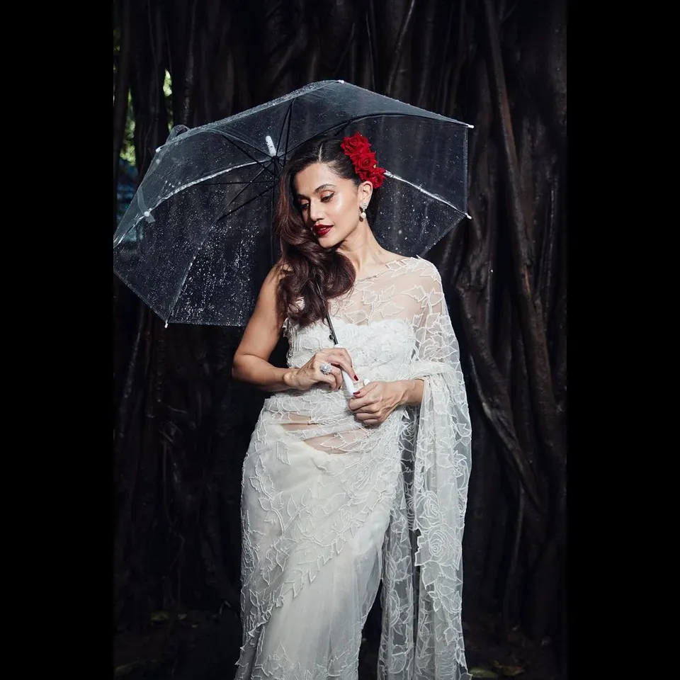  Taapsee Pannu Saree pics 4